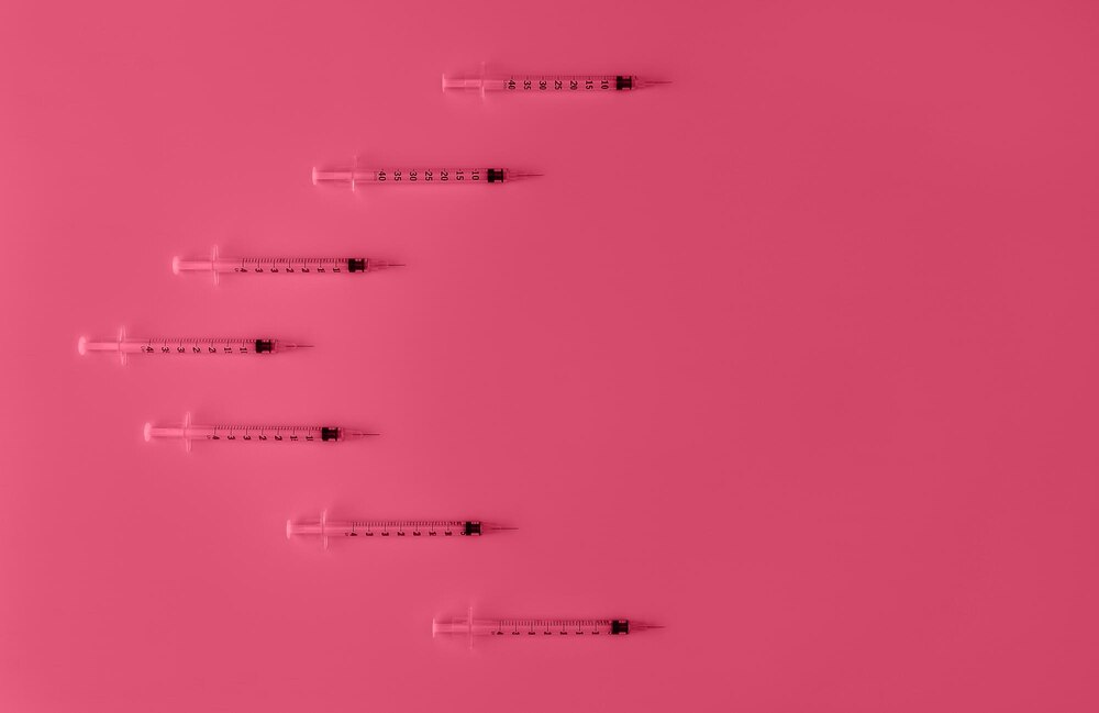 syringes-toned-trendy-magenta-color-flat-lay-style_931338-4320.jpg